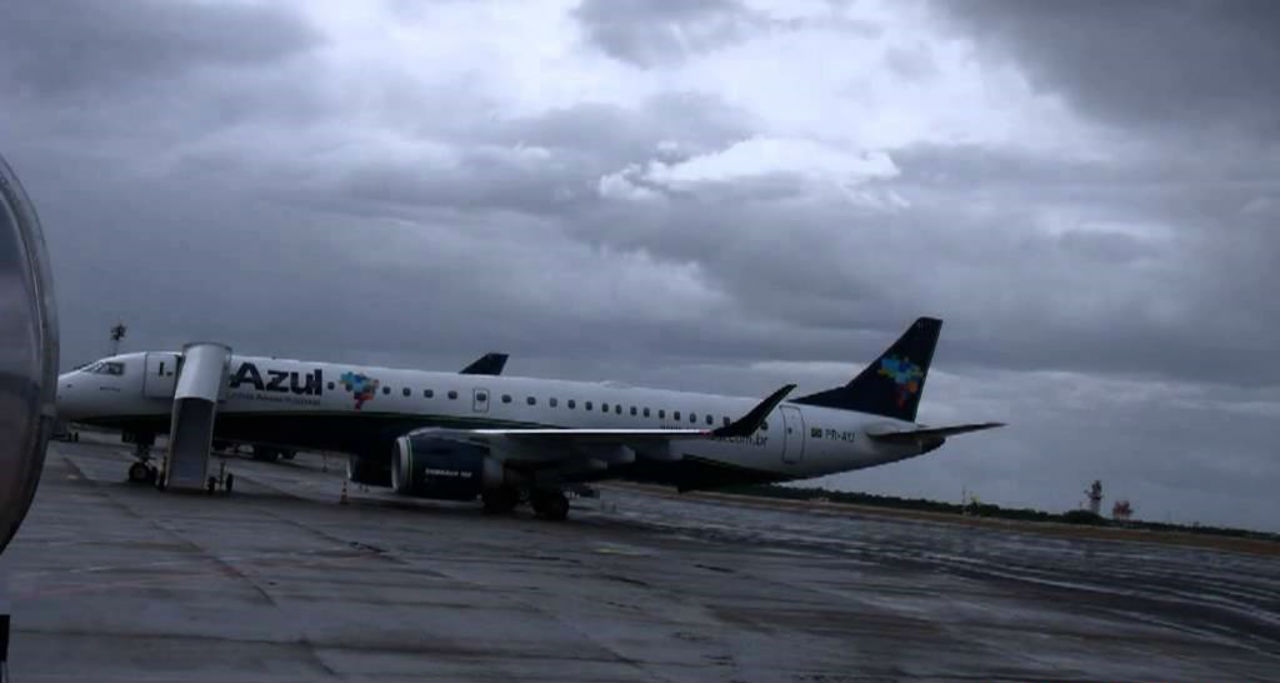 Sem conseguir pousar em Manaus, avião da Azul é desviado para Boa Vista