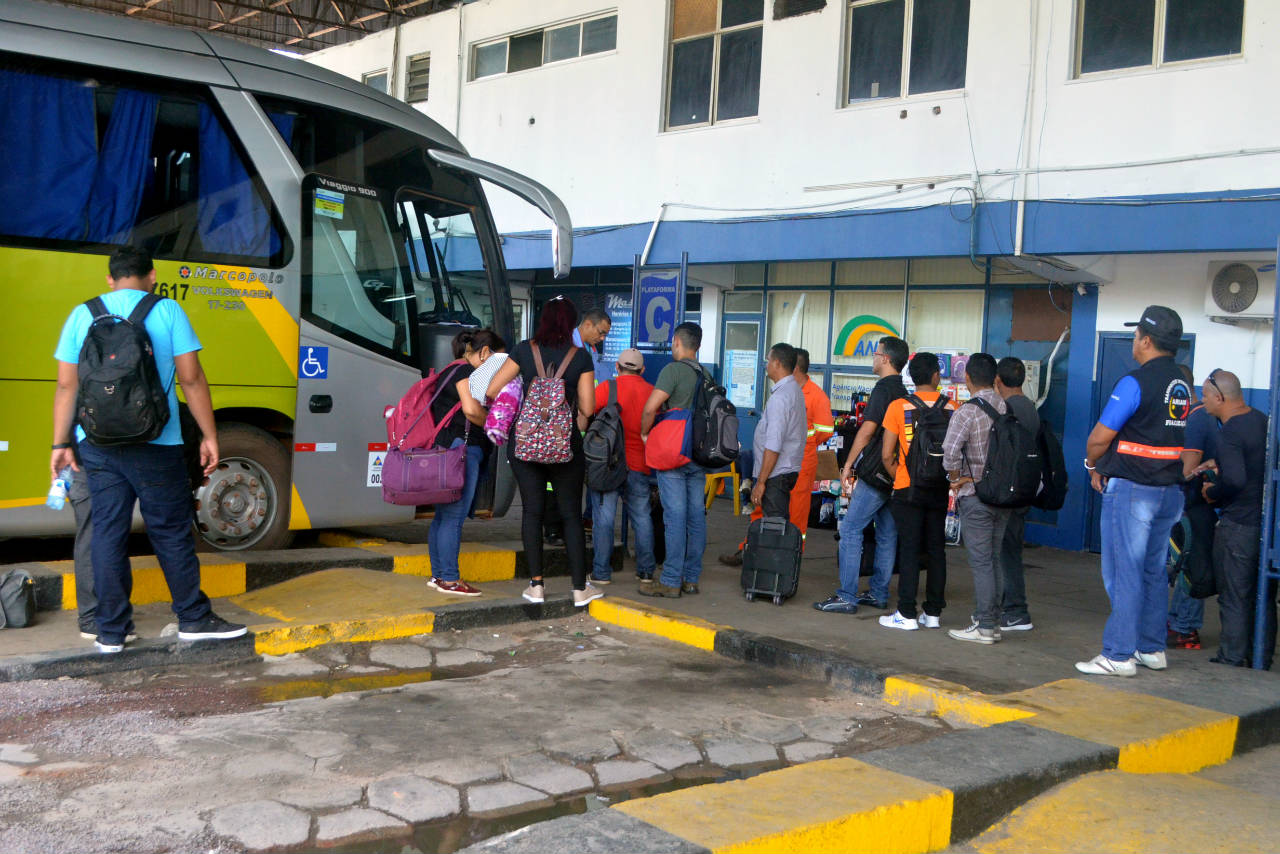 Ônibus intermunicipais continuam com horário reduzido por falta de combustível
