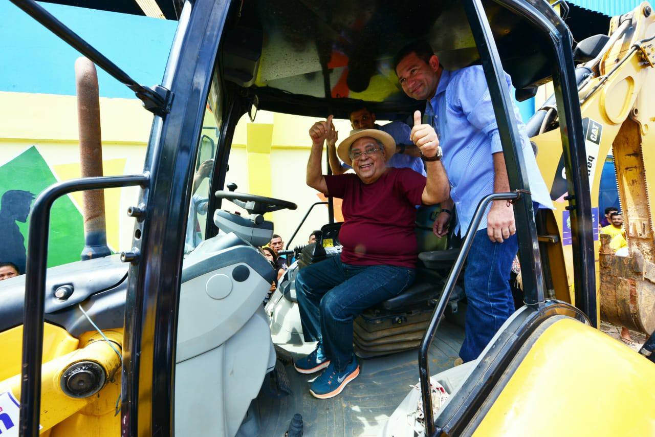 Políticos passam o feriado no interior