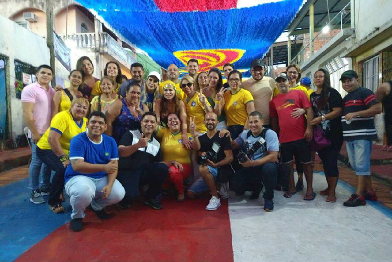 Pré-candidata a deputada estadual, Nejmi Aziz faz visita à rua 3 do bairro Alvorada