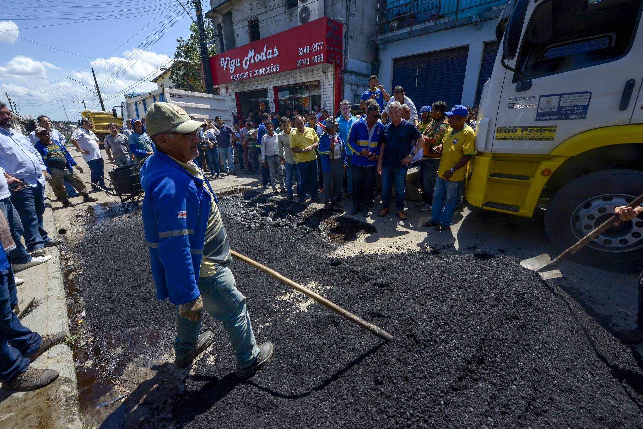 Prefeitura vai investir R$ 320 mi na recuperação de 10 mil ruas em Manaus