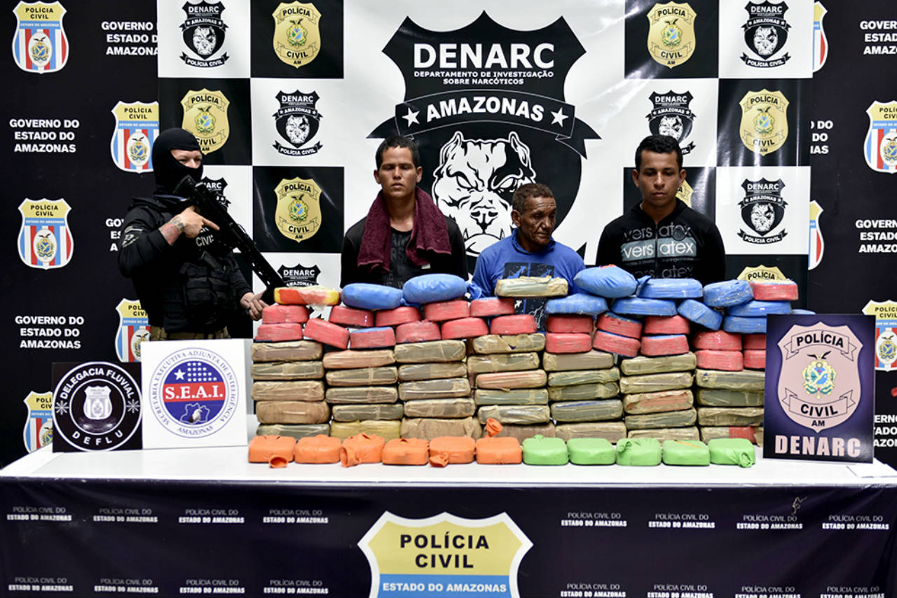 Trio é preso com 100kg de drogas avaliadas em R$800 mil no Amazonas