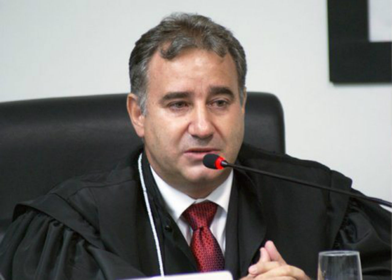 Amazonino escolhe Délcio como novo desembargador do TJAM