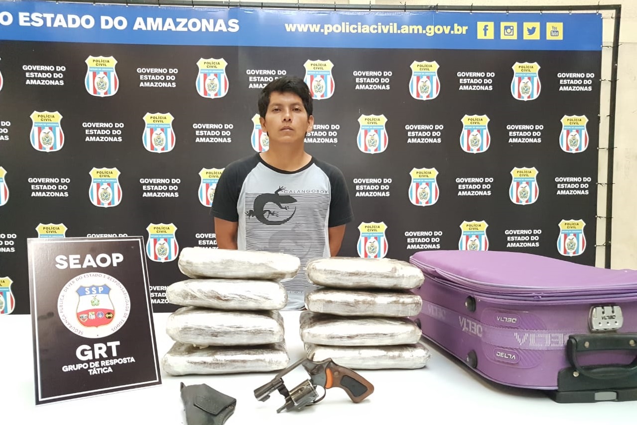 Homem é preso com droga escondida em mala no porto de Manaus