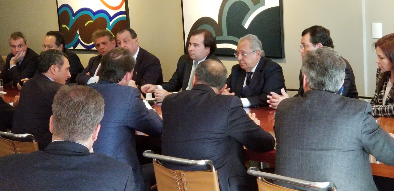  Amazonino se reúne com Rodrigo Maia para tentar derrubar decreto que pode acabar com a Zona Franca 