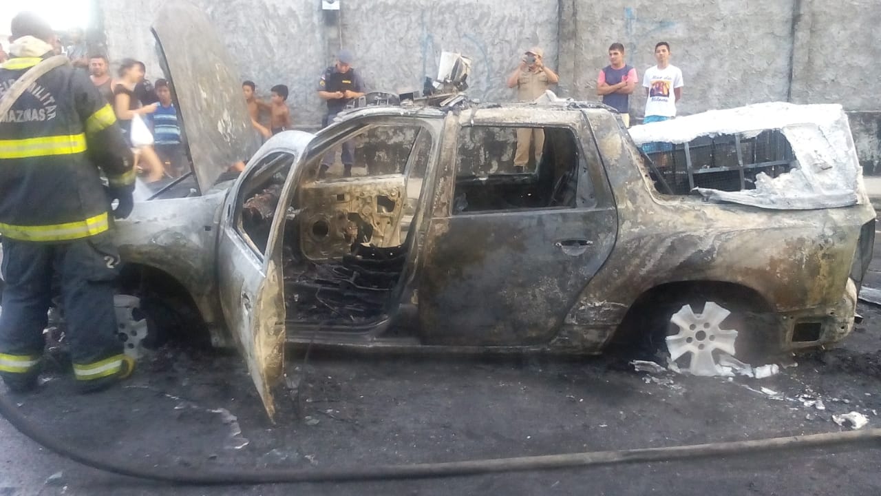 Incêndio destrói viatura da PM na zona Norte de Manaus