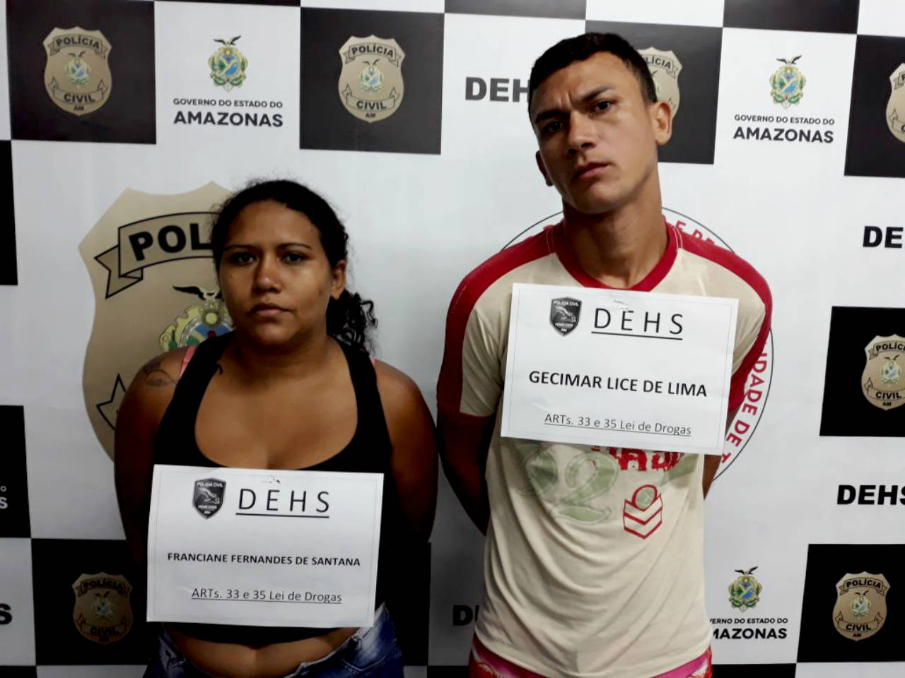 Dupla é presa em Manaus com 2kg de drogas, munições e carregador de arma de fogo