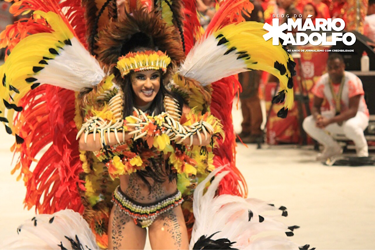 Garantido brinca de boi-bumbá  na última noite; Lenda e cunhã se destacam