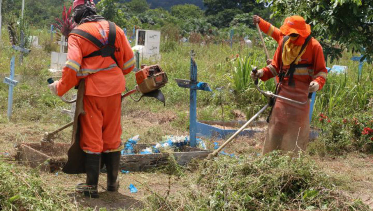 Cemitérios de Manaus recebem mutirão de limpeza para o Dia dos Pais