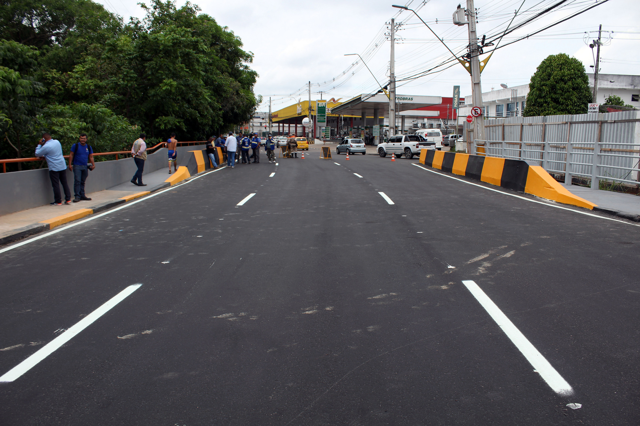 Prefeitura libera tráfego de veículos na ponte da avenida Brasil 