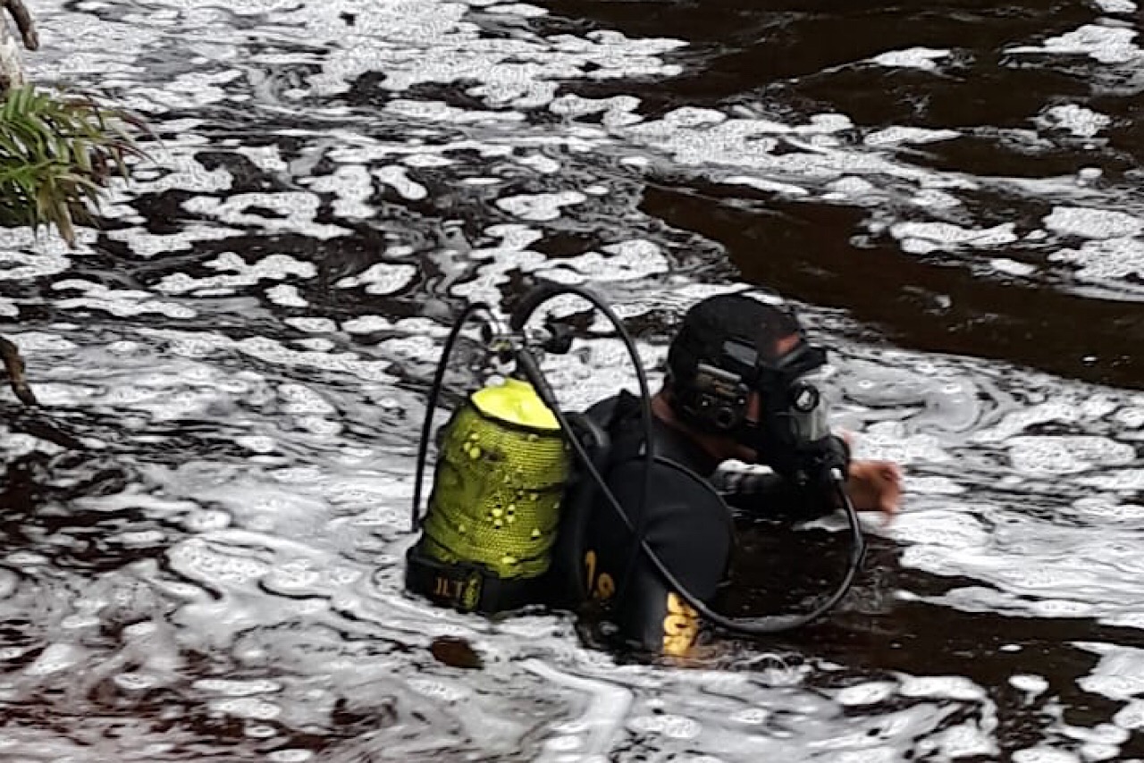 Mulher que caiu na cachoeira é encontrada por bombeiros