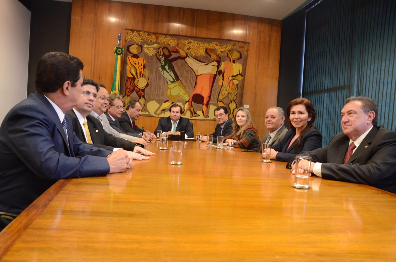 Rodrigo Maia garante apoio à bancada do Amazonas para votar projeto dos concentrados