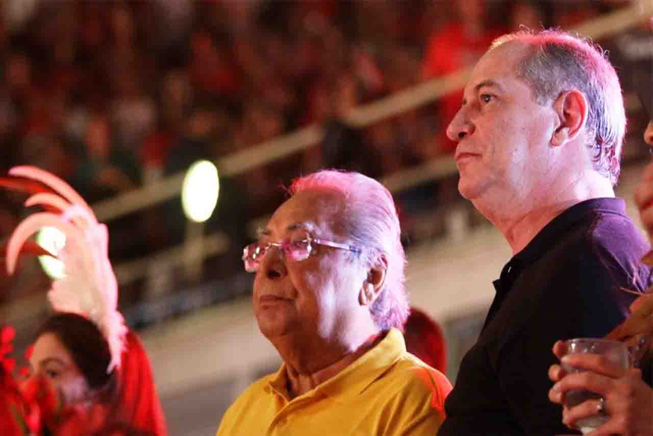 Amazonino na convenção de Ciro Gomes