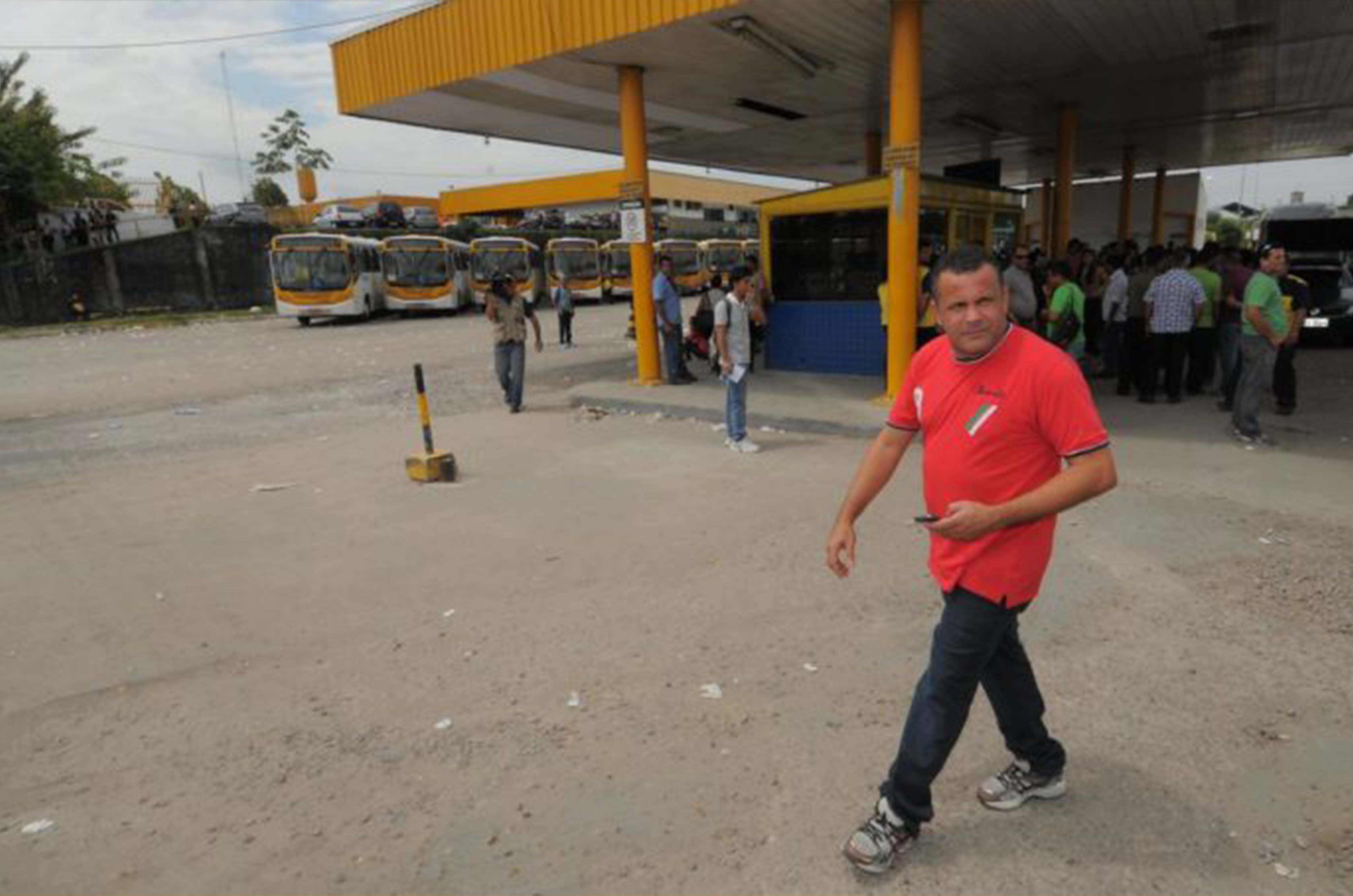 Presidente do Sindicato dos Rodoviários parte pra cima de repórter