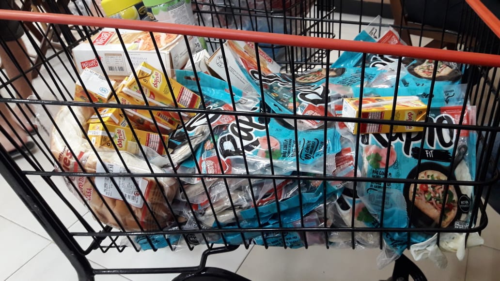 Procon-AM apreende carne e produtos impróprios para consumo no Emporium Rodrigues