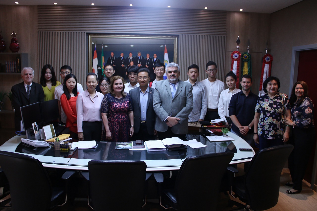 Universitários chineses visitam o TCE para conhecer sobre auditorias ambientais