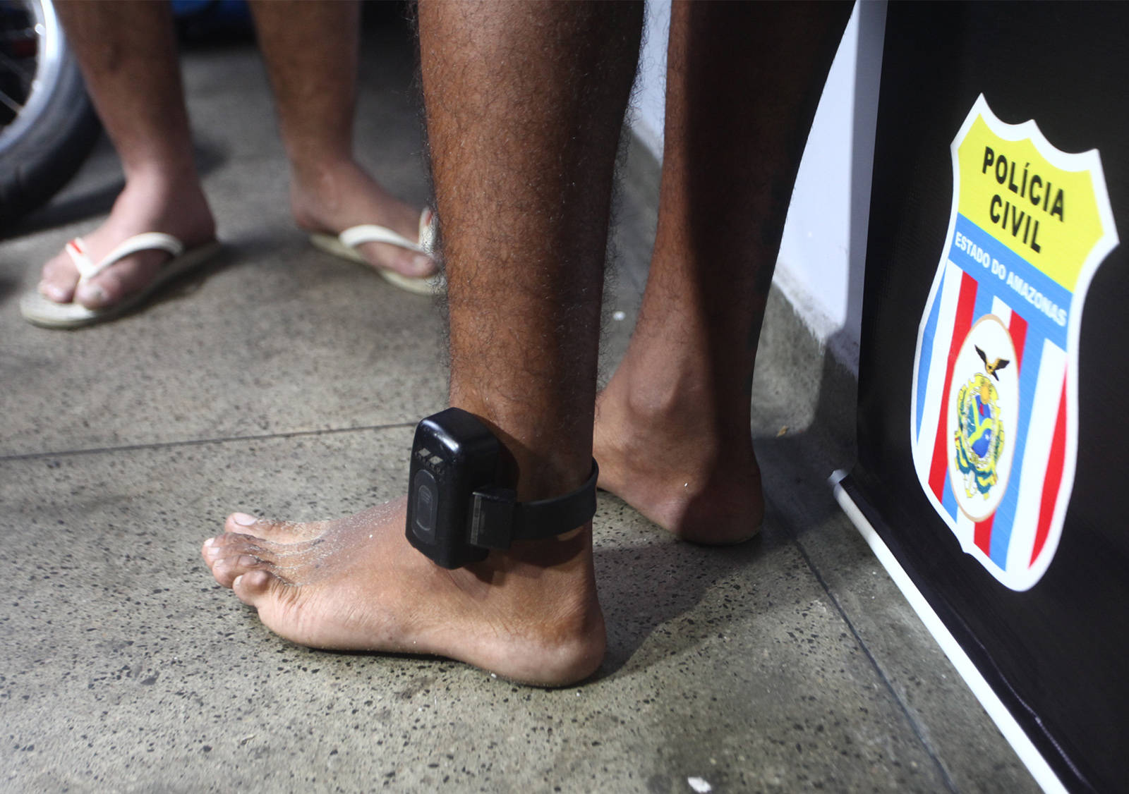 Detentos com tornozeleira eletrônicas estão sendo executados no Amazonas