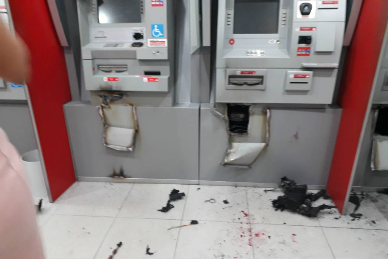 Assaltantes arrombam caixas eletrônicos de banco no Centro de Manaus