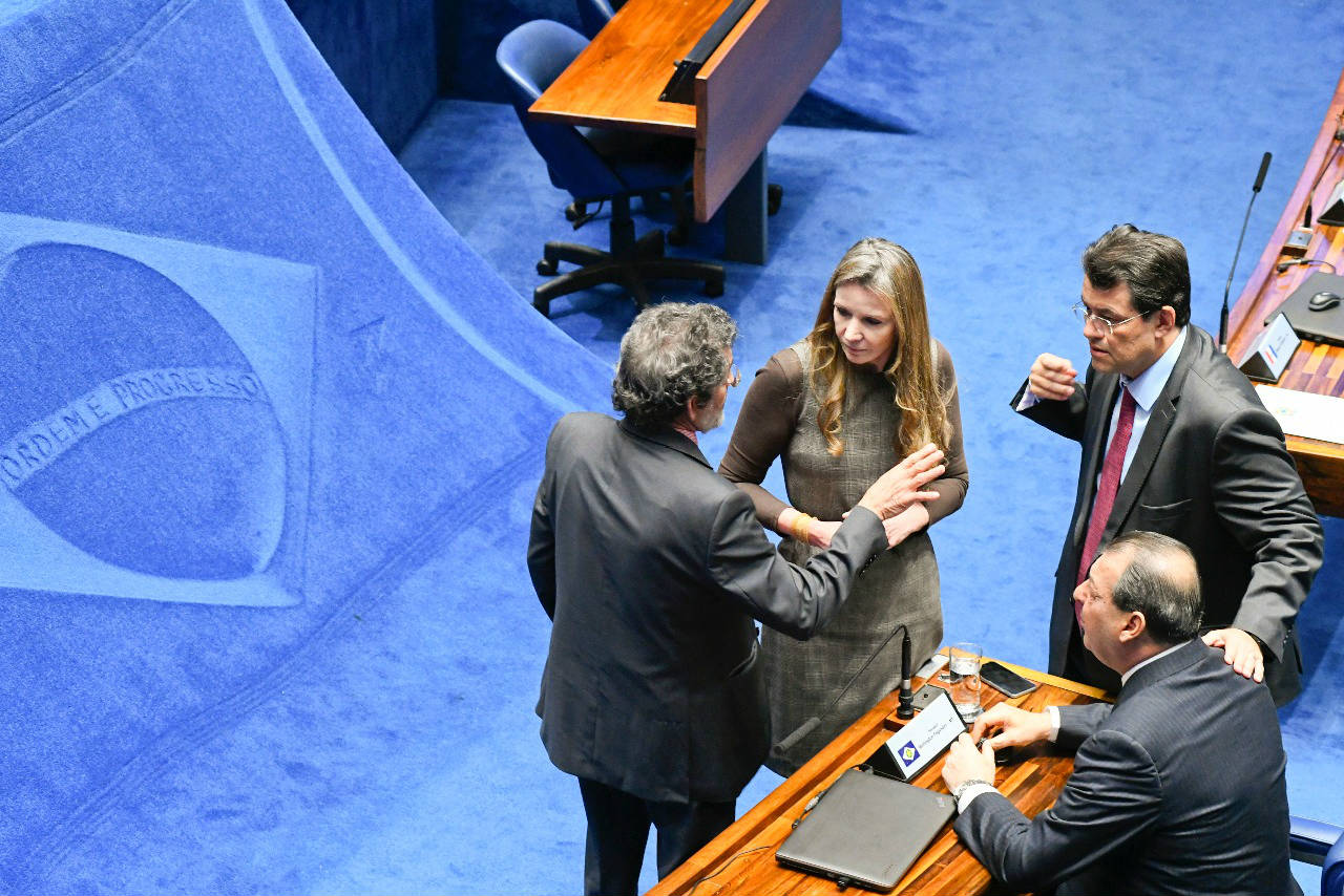 Senadores do AM continuarão batalha para derrubar decreto presidencial nocivo à ZFM