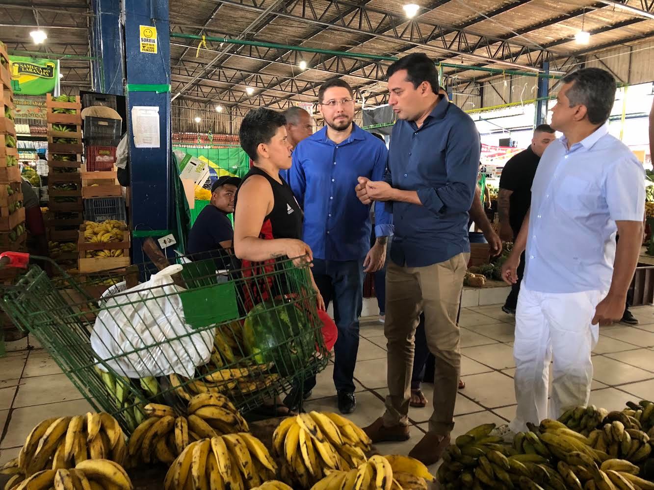 Wilson Lima e Carlos Almeida visitam Feira da Banana e Manaus Moderna