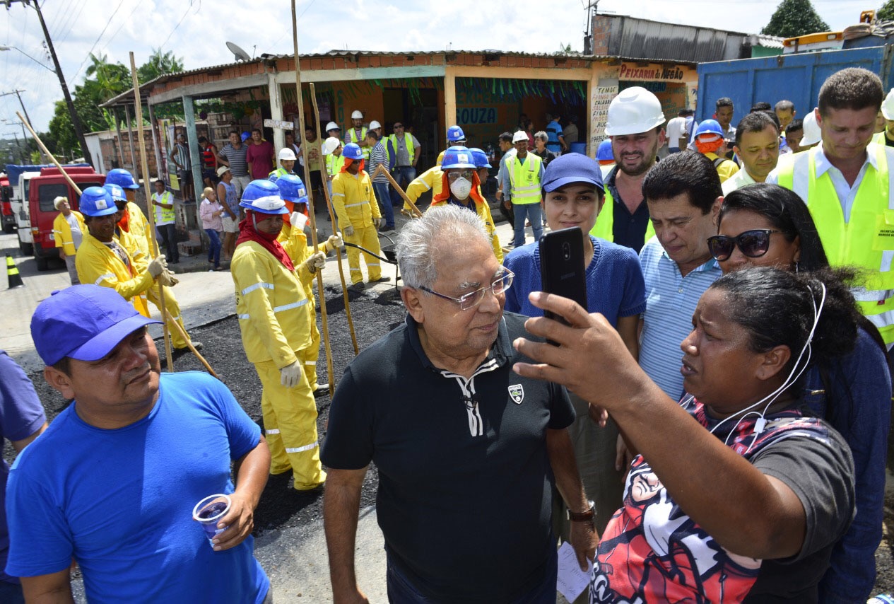 Amazonino tira domingo para visitar obras na Zona Norte