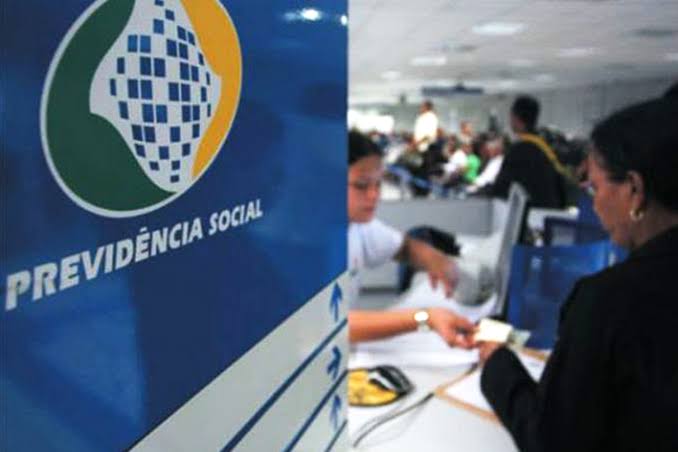 Aposentados começam a receber décimo terceiro