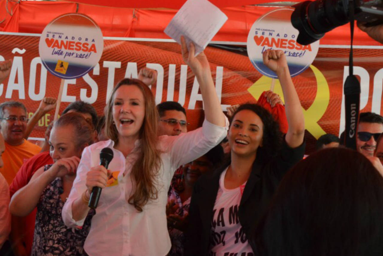 Vanessa diz que continua negociações para ser candidata