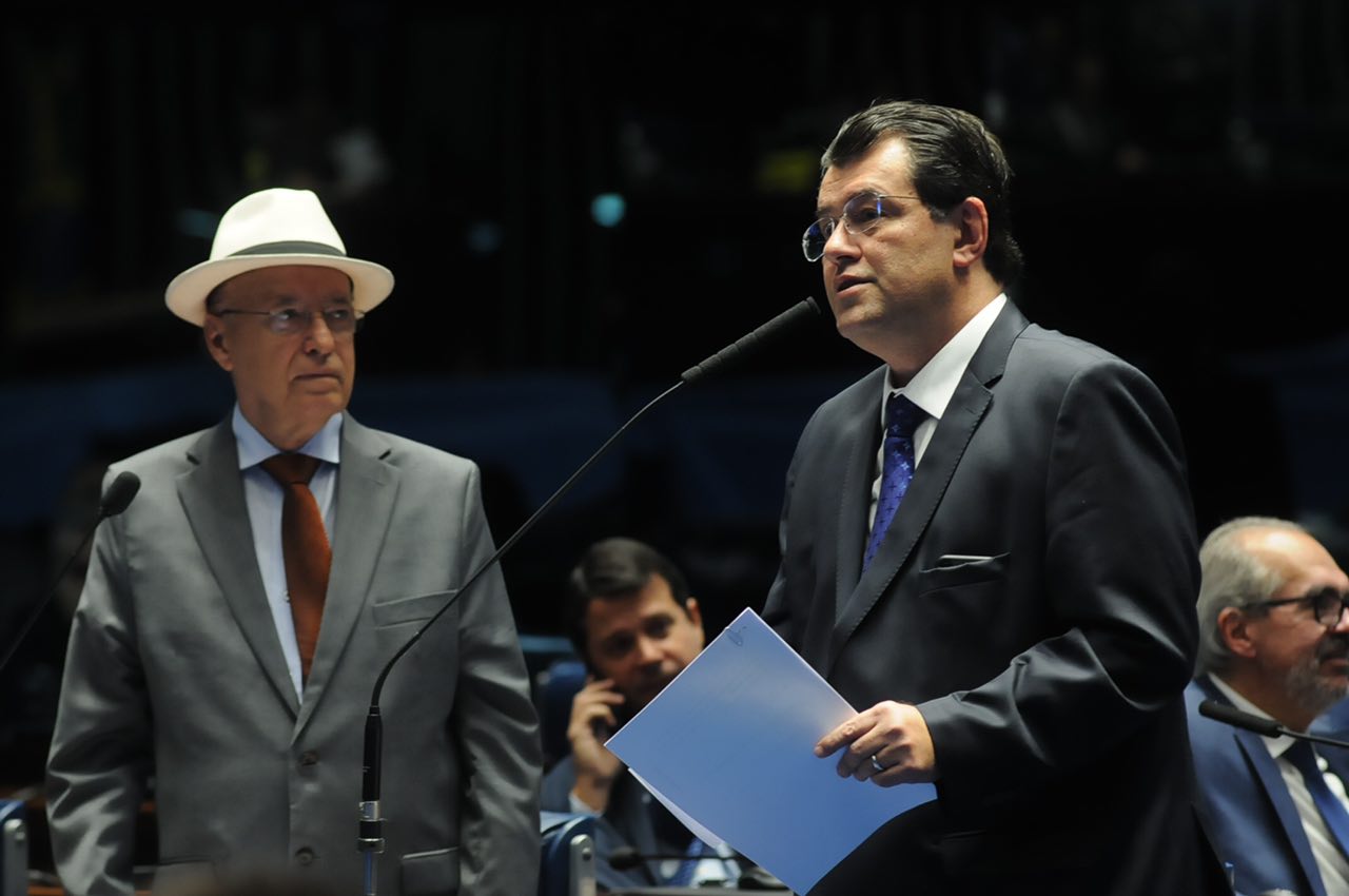 Senado &#8216;desacelera&#8217; projeto que privatiza distribuidoras de energia