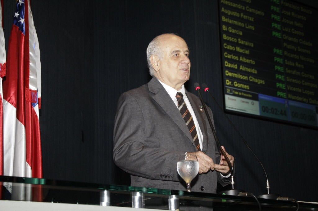 Serafim propõe emenda visando redução nas taxas de cartórios