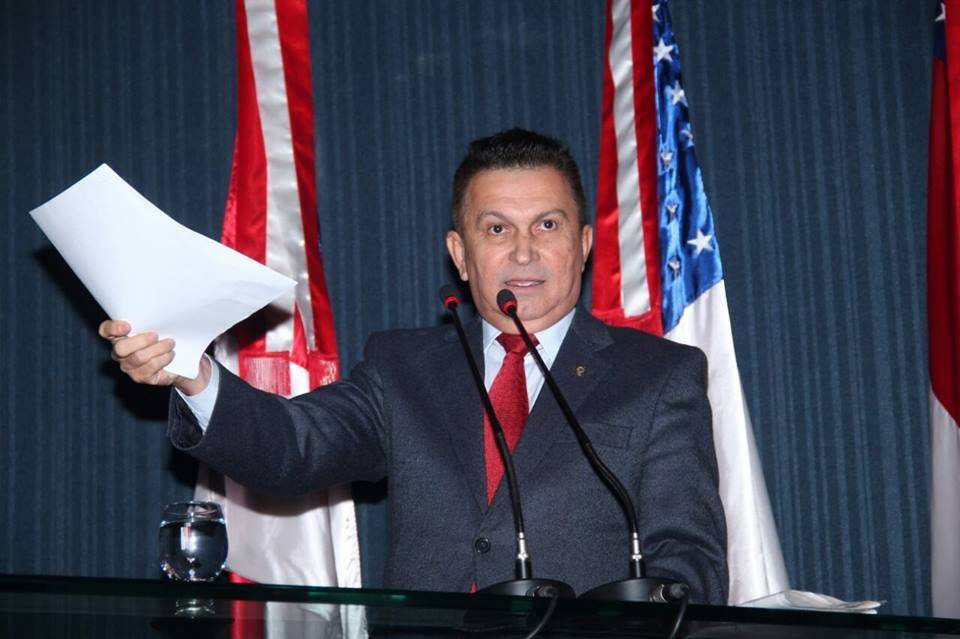 Governo cancela licitação para compra de livros didáticos para a Seduc