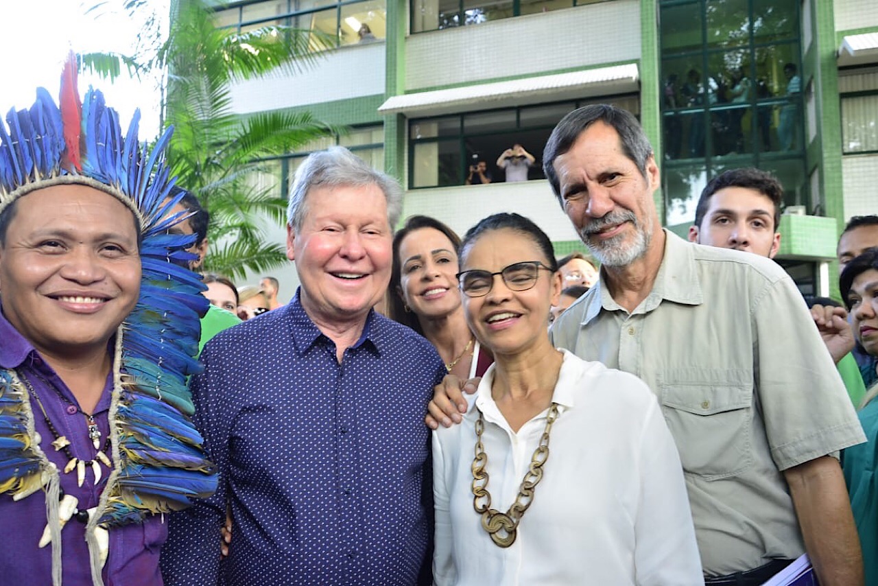 Arthur Virgílio formaliza apoio a Marina Silva que cumpre agenda em Manaus