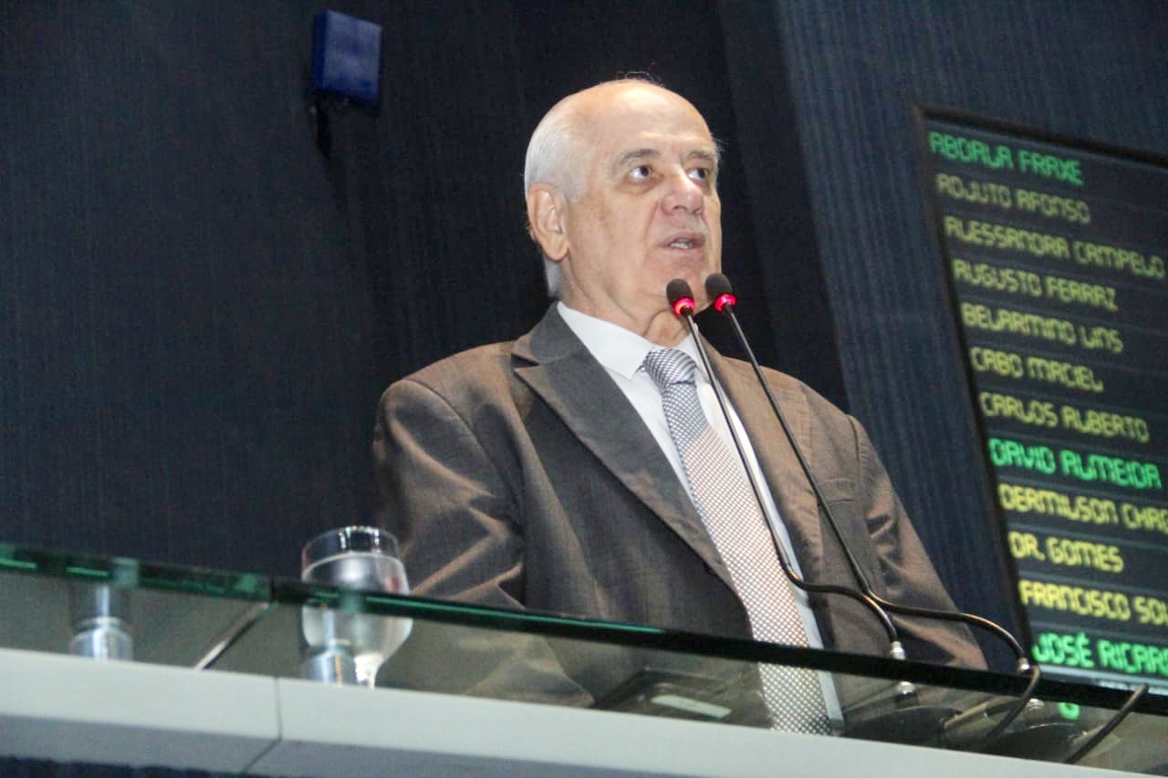 Serafim denuncia monopólio do refino pelo aumento do combustível