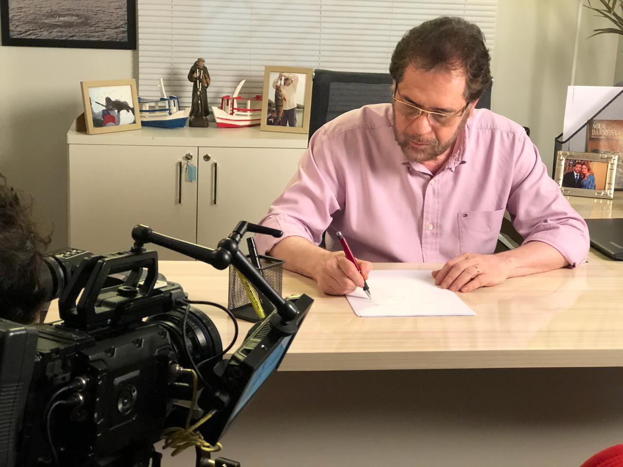 Plínio Valério cresce entre eleitores de Manaus