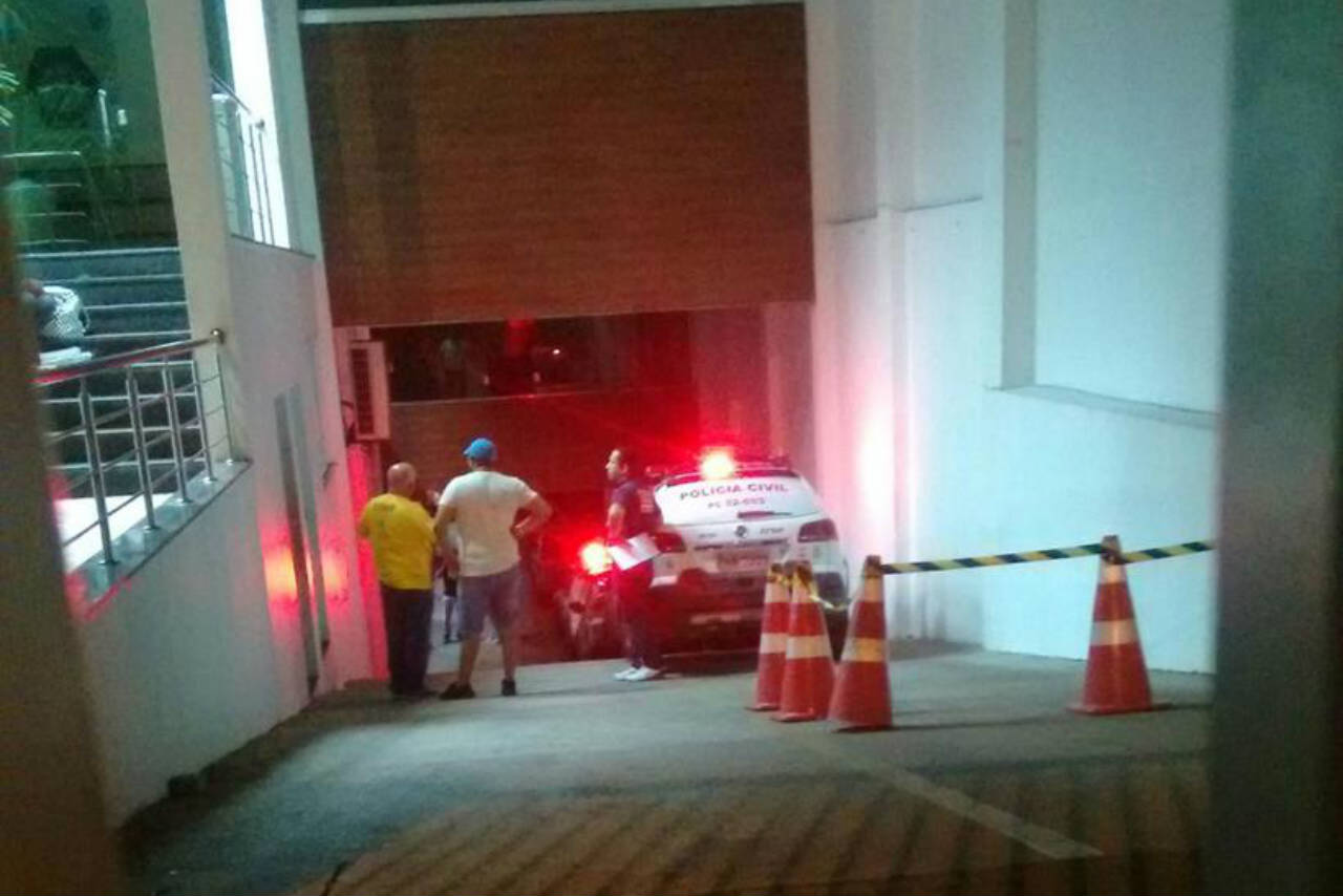 Mulher morre após cair em fosso de elevador no 4º andar de prédio em Manaus
