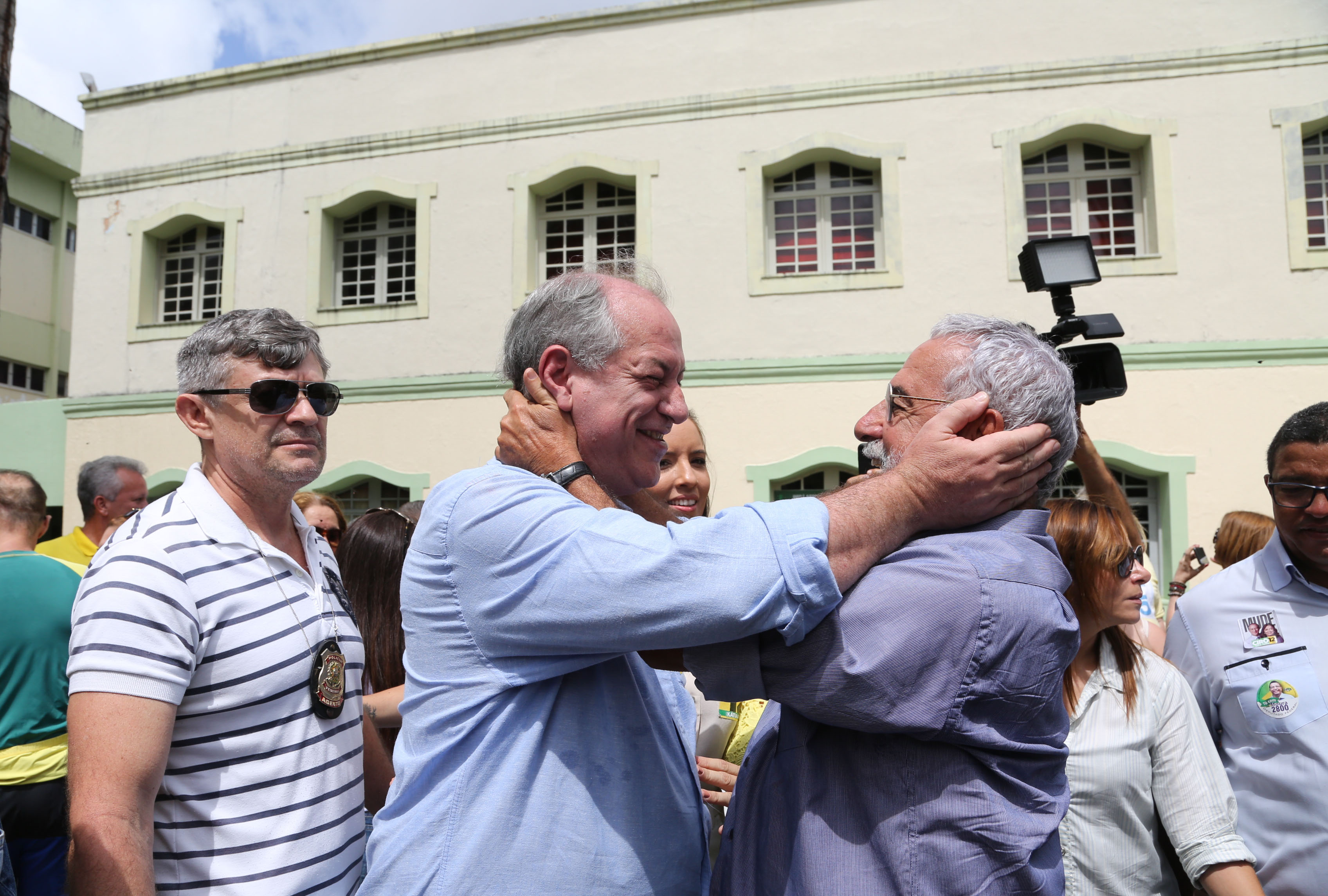 Ciro Gomes vota e afirma: Haddad está em &#8216;impedimento&#8217; e eu livre para fazer o gol