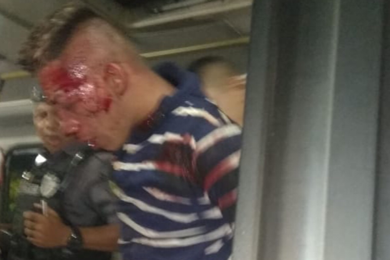 Homem tenta assaltar ônibus em Manaus e população reage