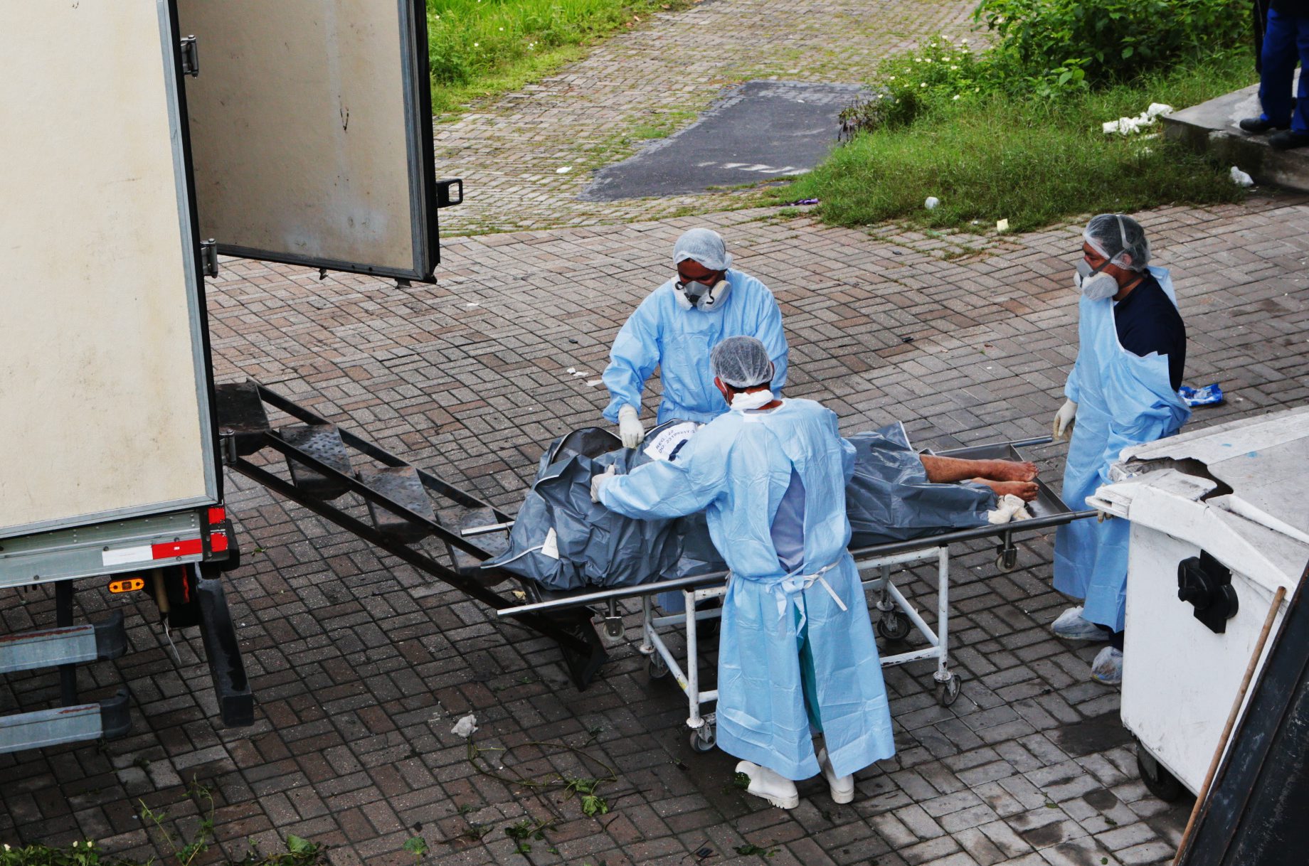 Tragédia: Mulher é achada morta em terreno ao lado de motel