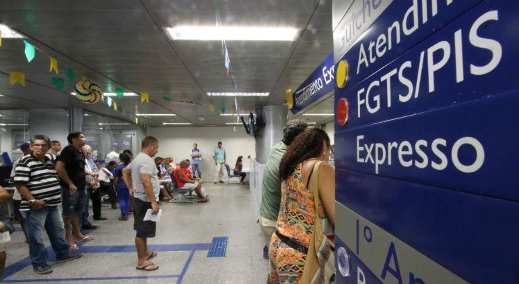 Caixa começa a pagar abono do PIS 2018/2019 aos nascidos em outubro