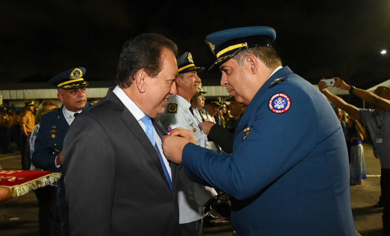 Presidente do TJAM é homenageado pelo Corpo de Bombeiros do Amazonas
