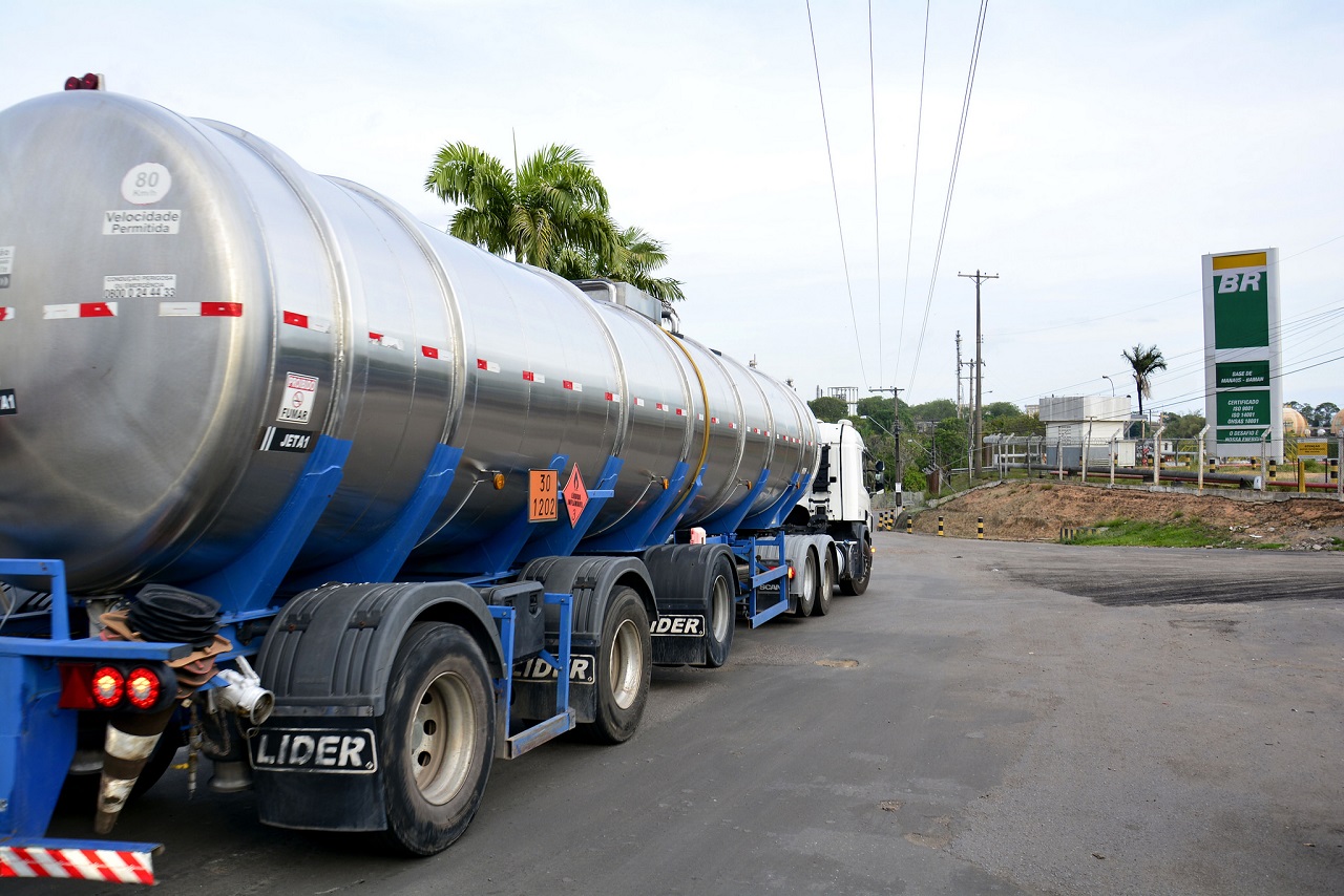 Setenta postos de combustíveis são notificados pelo Procon Manaus