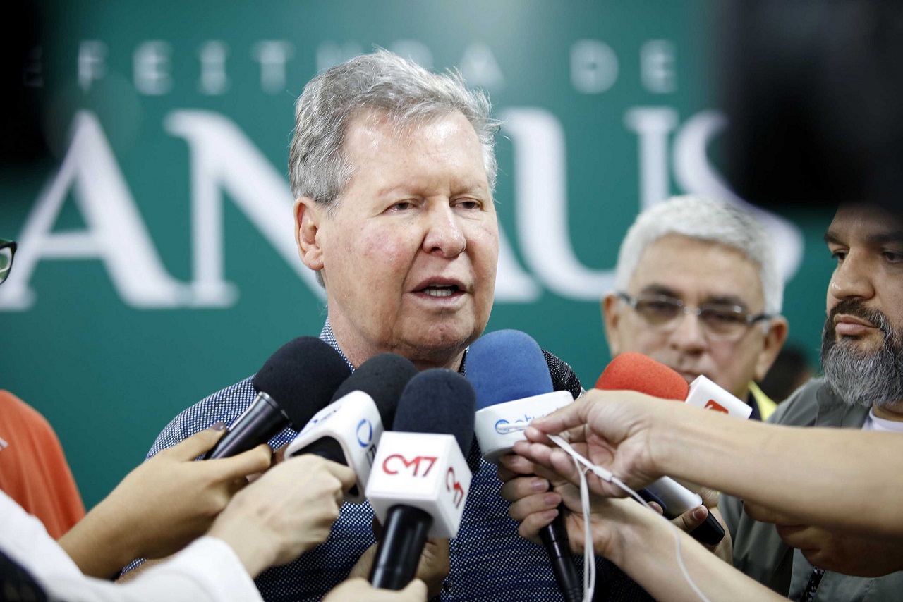 Arthur Virgílio desmente boatos sobre licença para tratamento de saúde