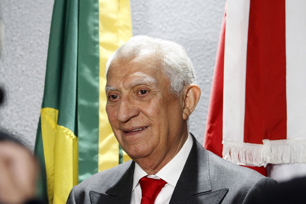 Médico Euler Ribeiro toma posse como novo reitor da FUnaTI