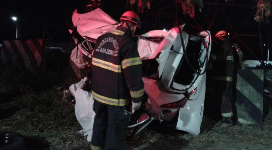 Jovem morre em capotamento na Avenida das Torres