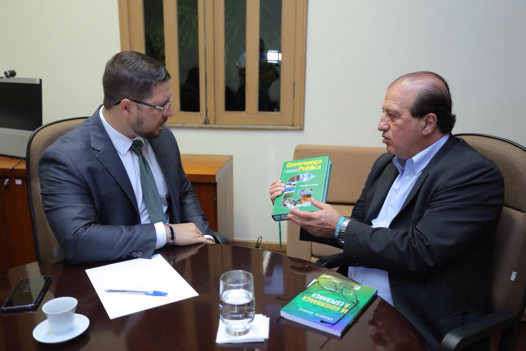 Carlos Almeida se reúne com ministro do TCU, Augusto Nardes