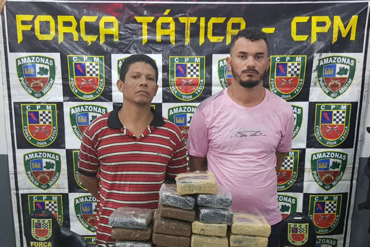 Em Manaus, dupla é presa com armas, munições, drogas e dinheiro
