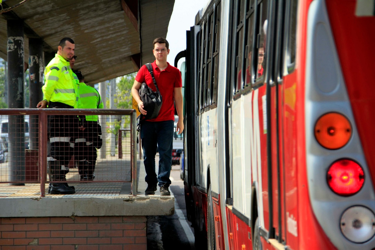 Transporte coletivo volta a ter faixa exclusiva a partir deste sábado