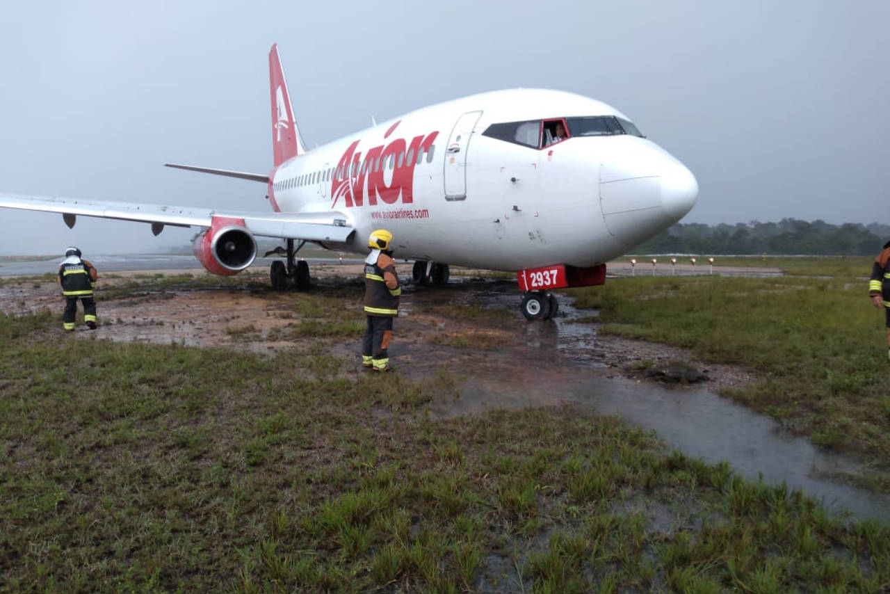 Avião da Venezuela sai da pista durante pouso em Manaus