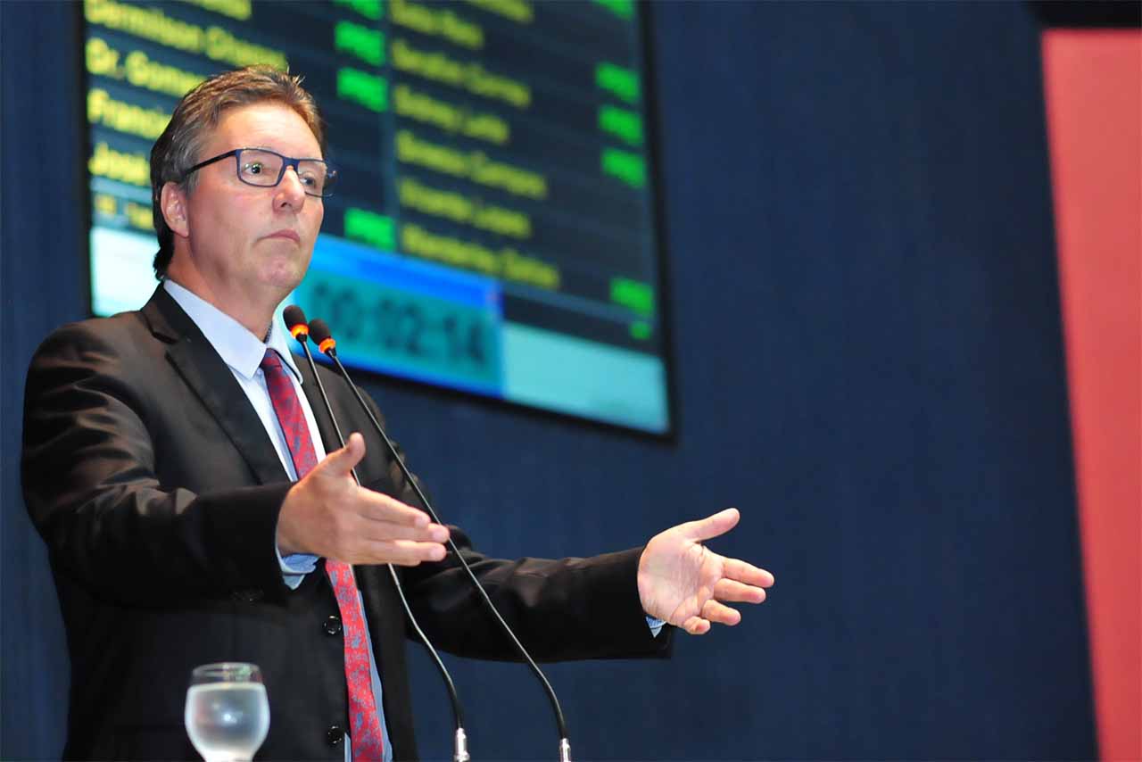 Governador eleito confirma Luiz Castro na Seduc