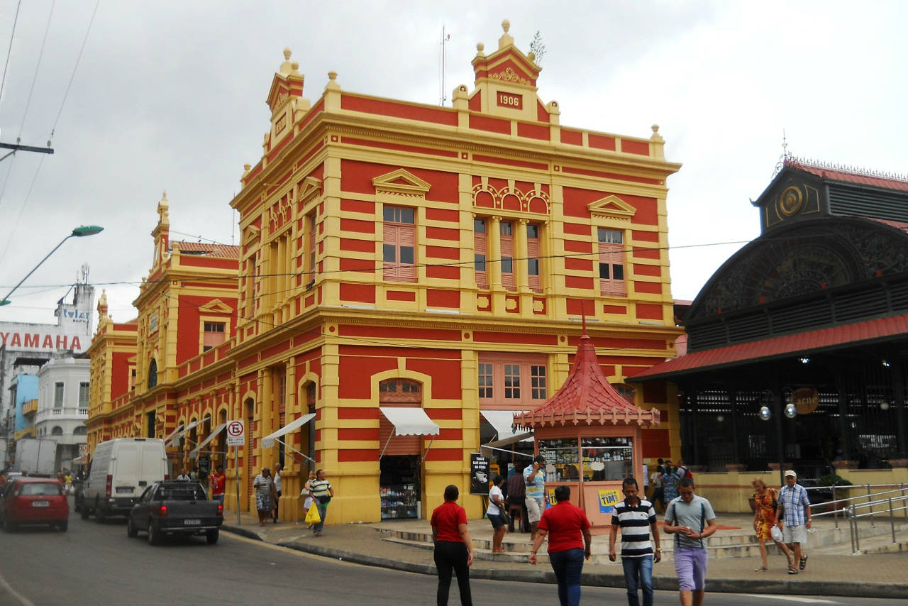 Jovem baleado em tiroteio no Mercado Adolpho Lisboa morre em hospital