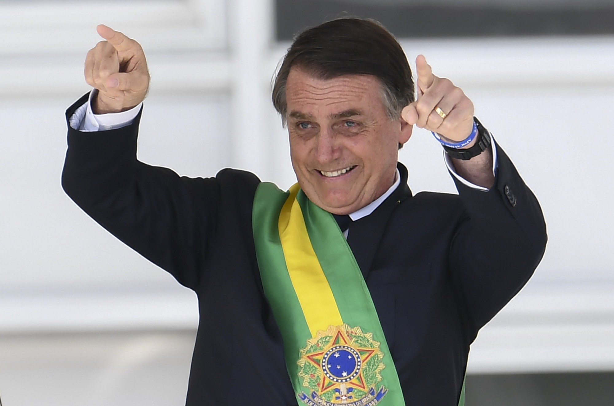 Jair Bolsonaro assina decreto com novo valor do salário mínimo